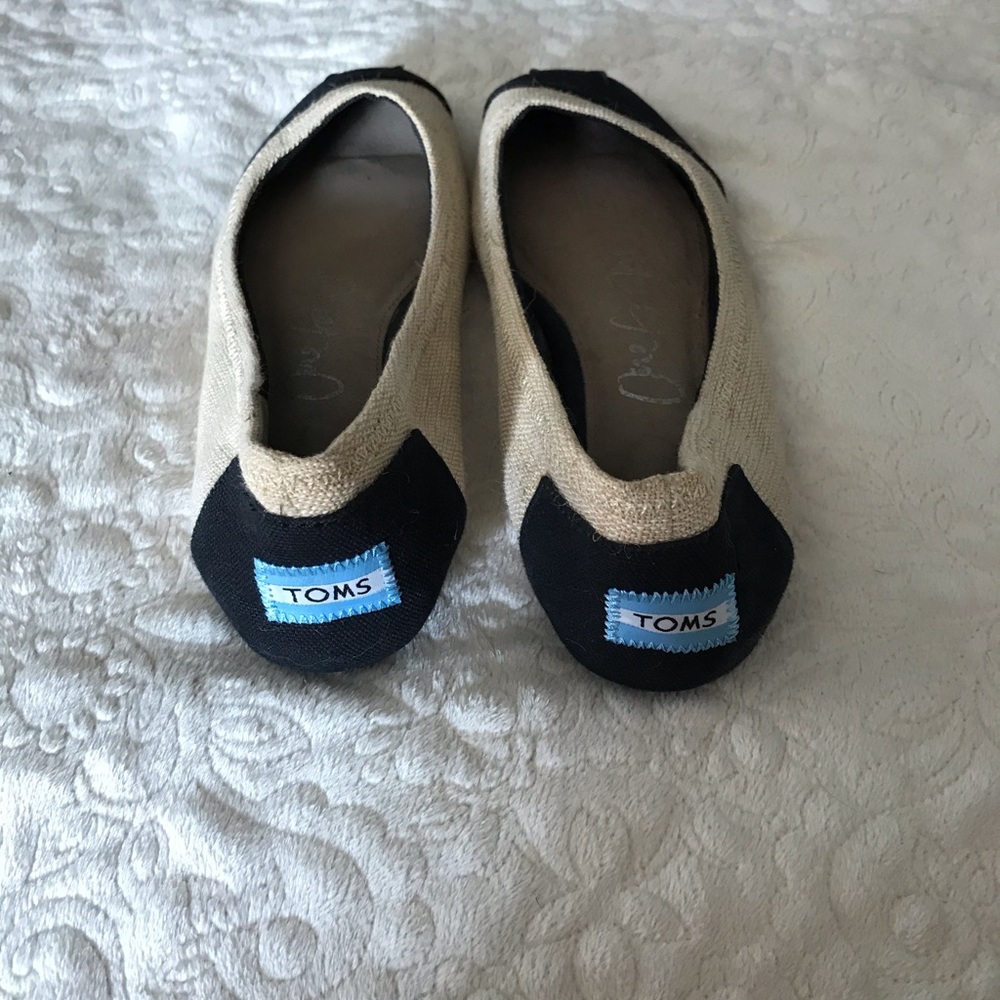Tom’s women’s flats